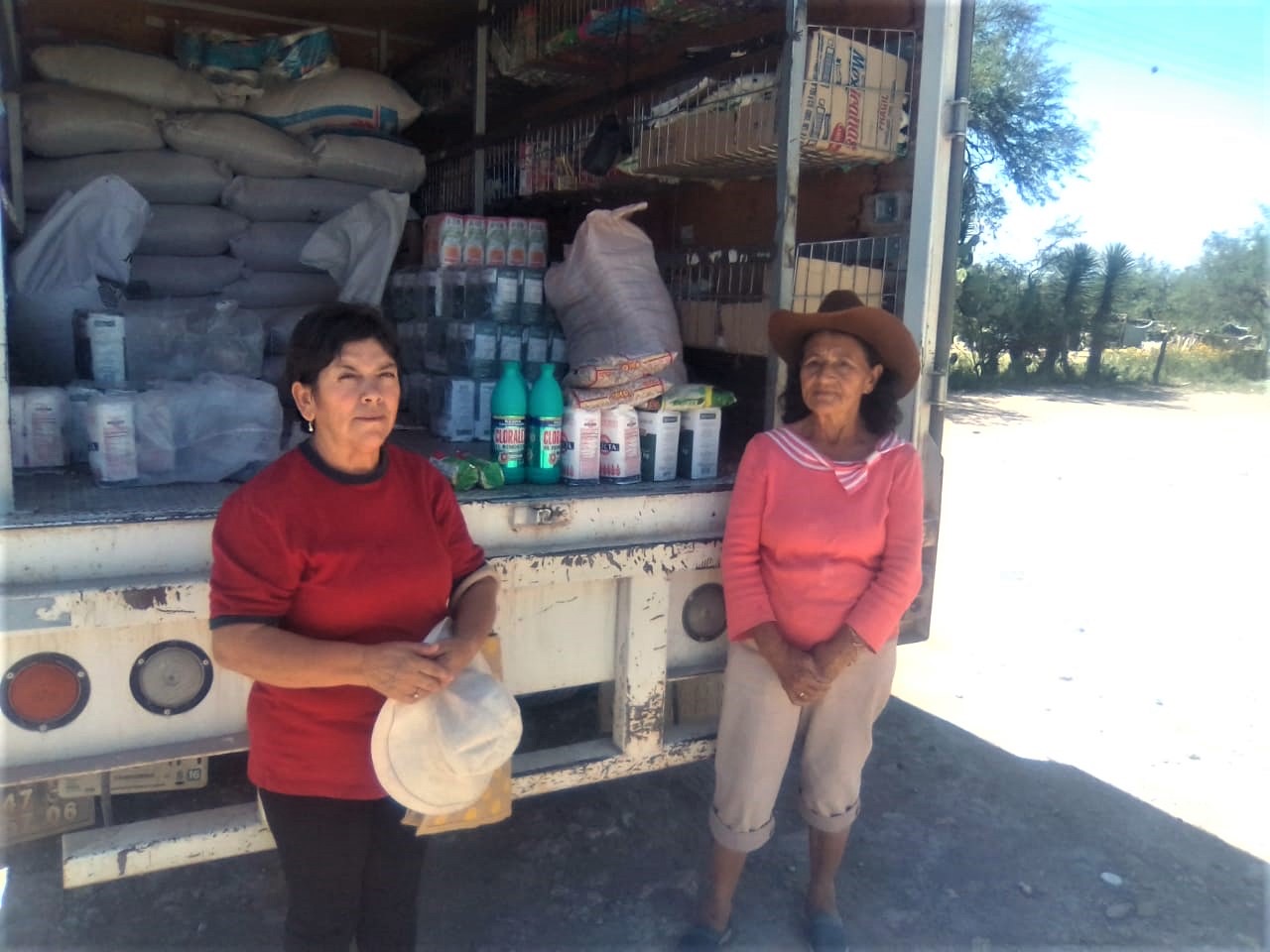 Abastecen a comunidades vulnerables de Nuevo León con tienda móvil 
