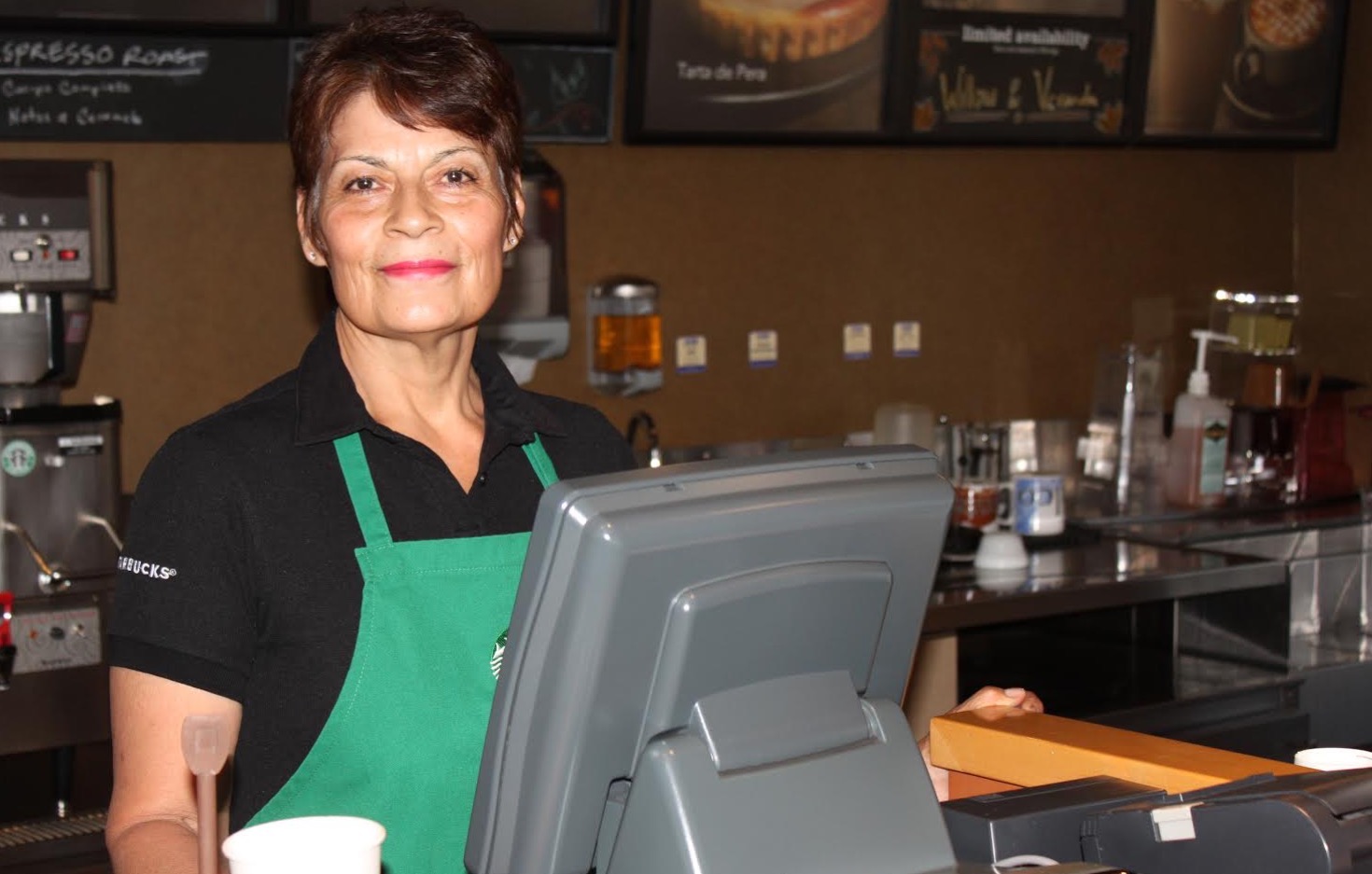Adulta Mayor en cafetería vinculada a la vida laboral por medio del programa de Inapam
