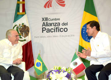 En el marco de la XIII Cumbre de la Alianza del Pacífico, el Presidente Enrique Peña Nieto, sostuvo una reunión bilateral con Michel Temer, Presidente de la República Federativa del Brasil.