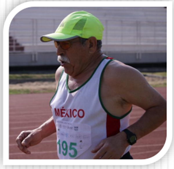 Adulto mayor deportista de Quintana Roo. 