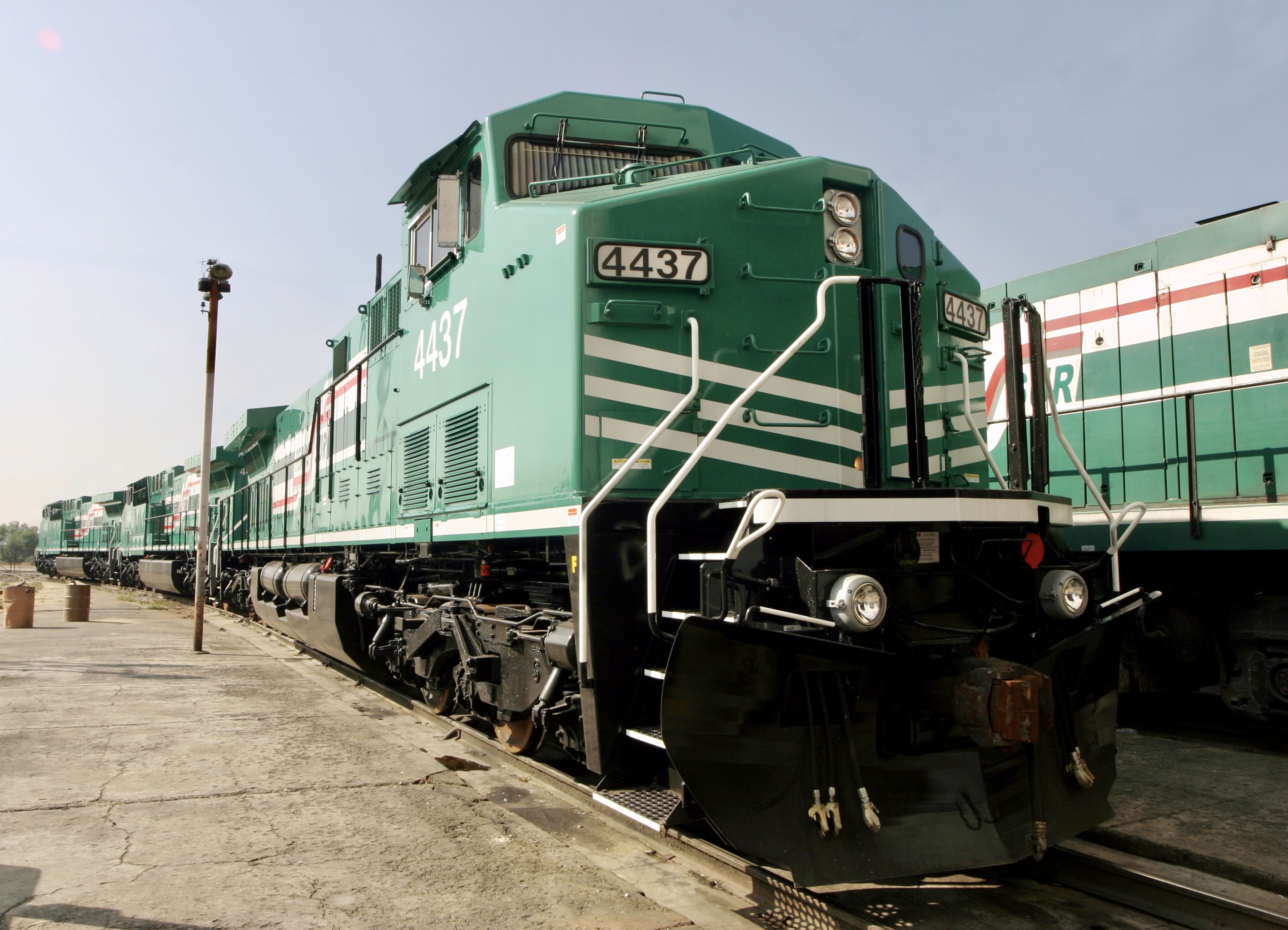 En 2020 se movilizaron por ferrocarril en México 86 mil 223 millones de toneladas-kilómetro de carga, que respecto a 2019 representa una disminución de 3.17 por ciento. Dicho decremento destaca el desempeño prudente del servicio ferroviario de carga y su 