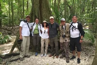 Comitiva acompañando a la Sra. Rojas-Urrego, Secretaria General de la Convención de Ramsar, en la visita al Sitio Ramsar de Sian Ka’an, con representantes de la CONANP, Gobierno del estado de Quintana Roo y de la academia.