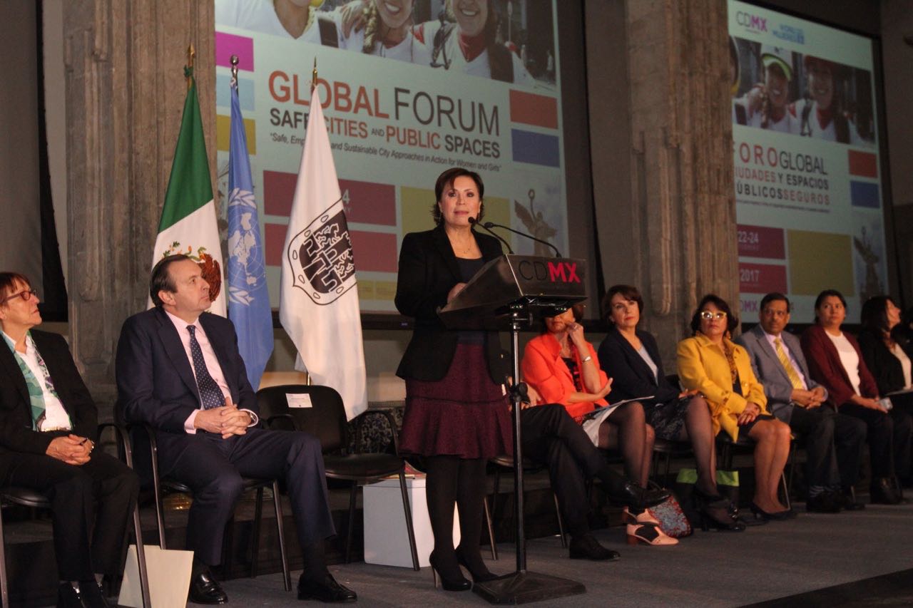 Asiste la secretaria Rosario Robles a la inauguración del Foro Global Ciudades y Espacios Públicos Seguros para Mujeres y Niñas, realizado en el Museo Interactivo de Economía.