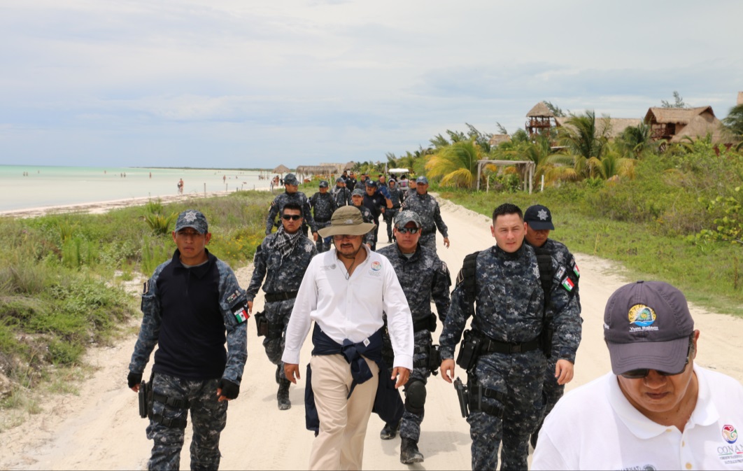 La CONANP acompaña a elementos de la Policía Federal, para hacer frente a la problemática de la isla