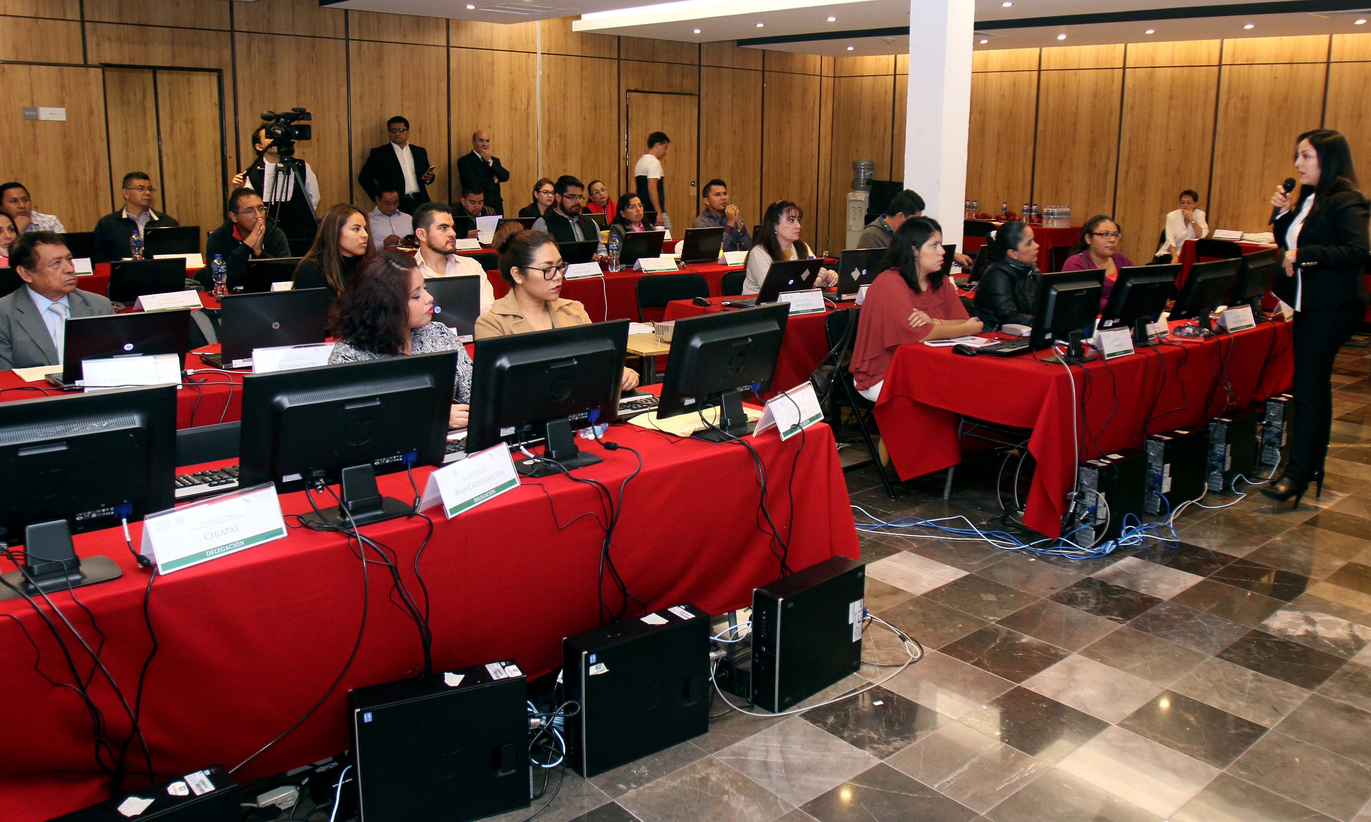 Enlaces de Contraloría Social de las delegaciones de SEDATU tomaron curso de capacitación en instalaciones de FONHAPO.
