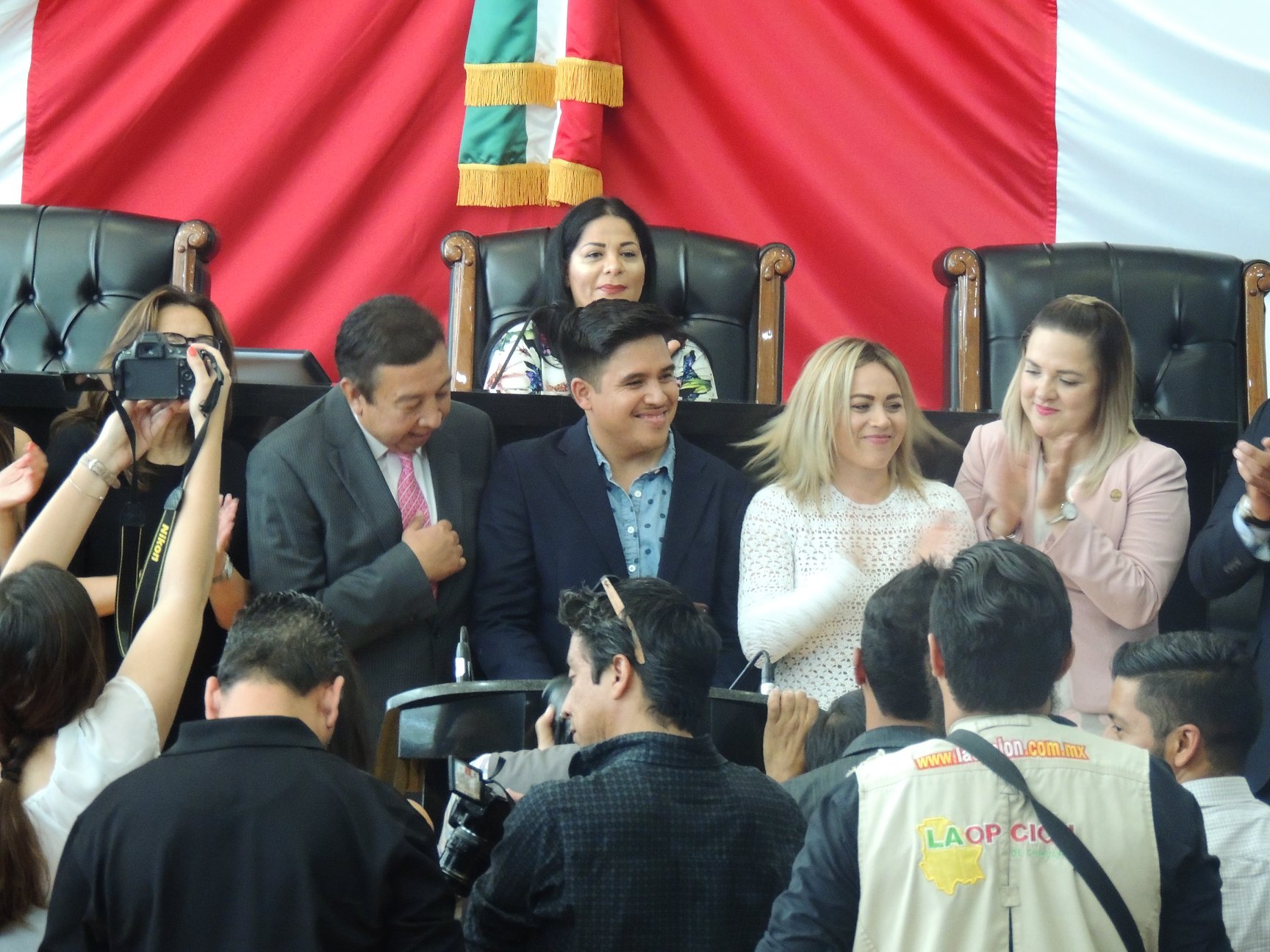 Gustavo Soto del Hierro, ex líder para la educación comunitaria y exbecario del Conafe en Chihuahua, obtuvo la Medalla al Mérito Educativo, en la categoría individual. 