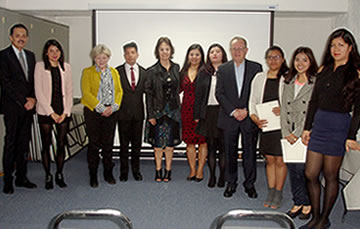 Personas integrantes del equipo Directivo de la CONAMED con las y los pasantes de la carrera de Enfermería que concluyen su Servicio Social