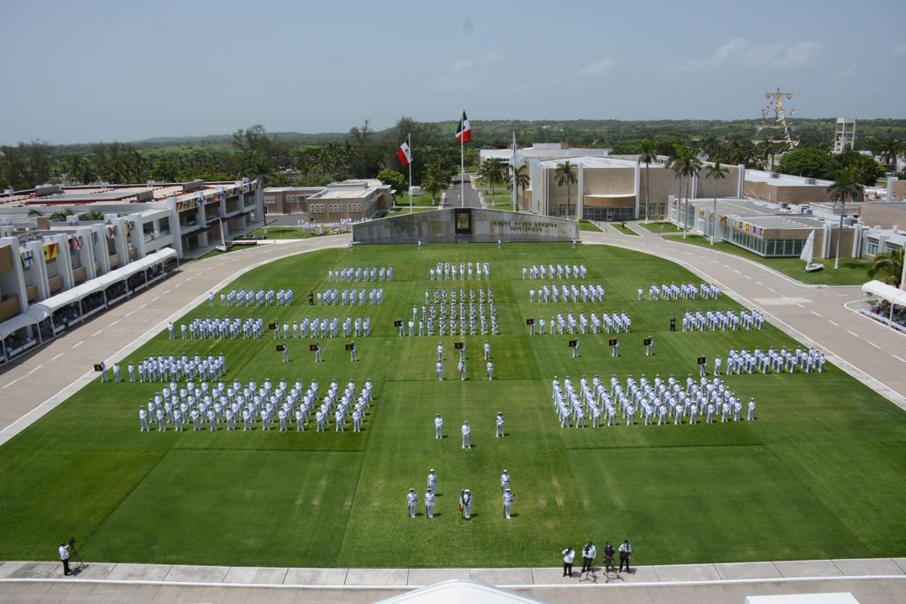 Cadetes en formación para la ceremonia de Graduación en la Heroica Escuela Naval Militar, 2021

vista aerea