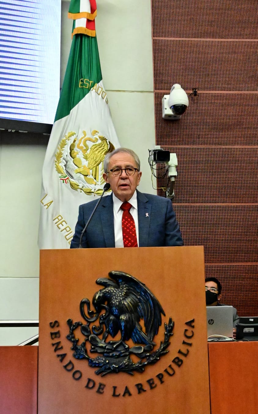 Dr. Jorge Alcocer Varela, Secretario de Salud.