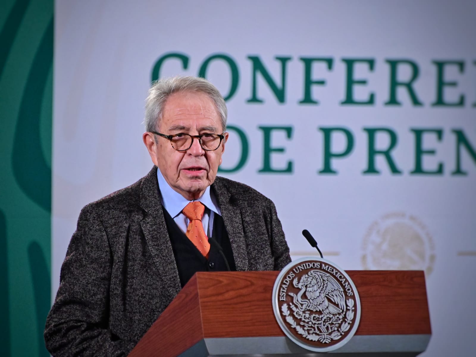 Dr. Jorge Alcocer Varela, Secretario de Salud.