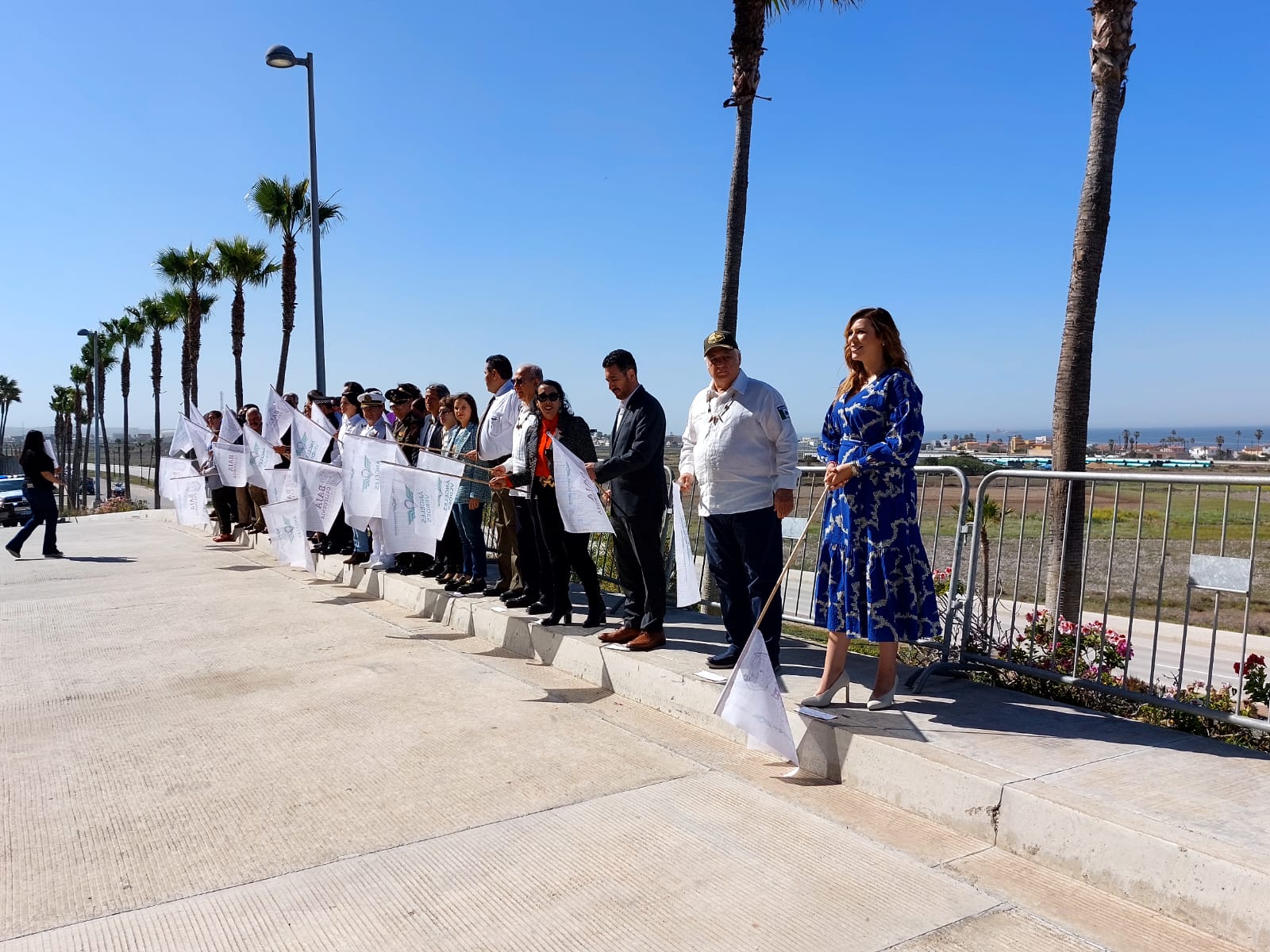 El secretario de Turismo del Gobierno de México, Miguel Torruco Marqués, dio el banderazo nacional de inicio del “Operativo Vacacional de Semana Santa 2022” en Playas de Rosarito, Baja California, acompañado de la gobernadora Marina del Pilar Avila.