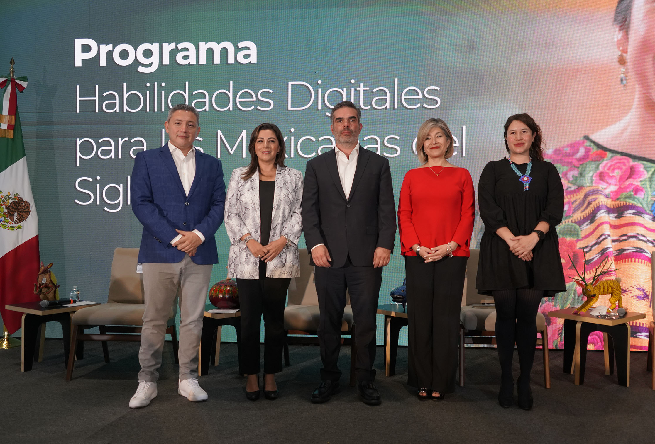 Lanzan la 2ª fase del Programa de Habilidades Digitales para las Mexicanas del Siglo XXI
