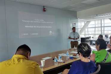Personal de la CONAMED sede Guerrero durante el curso-taller a personal del Hospital General del ISSSTE Acapulco