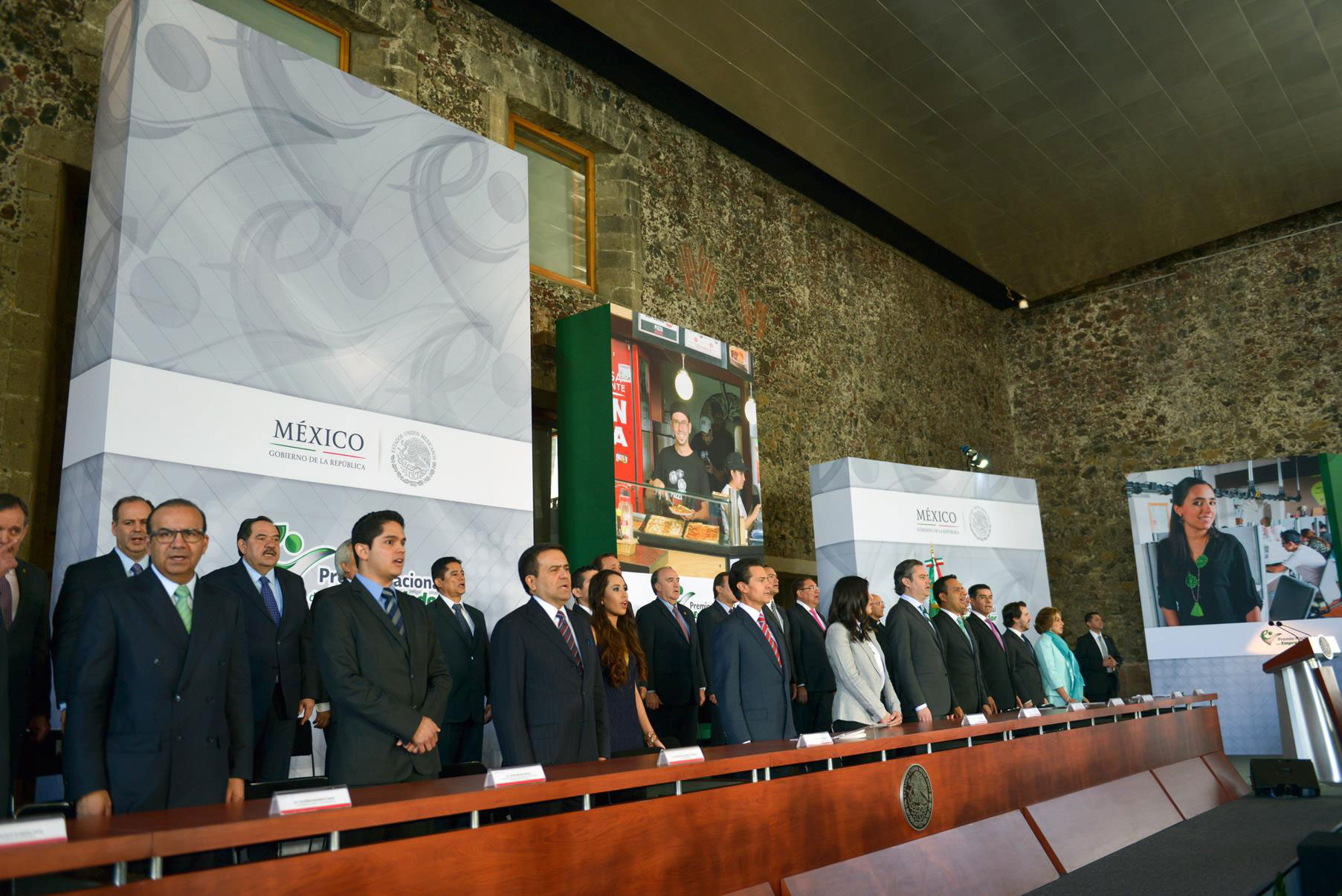 El Secretario del Trabajo y Previsión Social, Alfonso Navarrete Prida, acompañó al Presidente de la República, Enrique Peña Nieto, durante la Entrega del Premio Nacional del Emprendedor 2015.