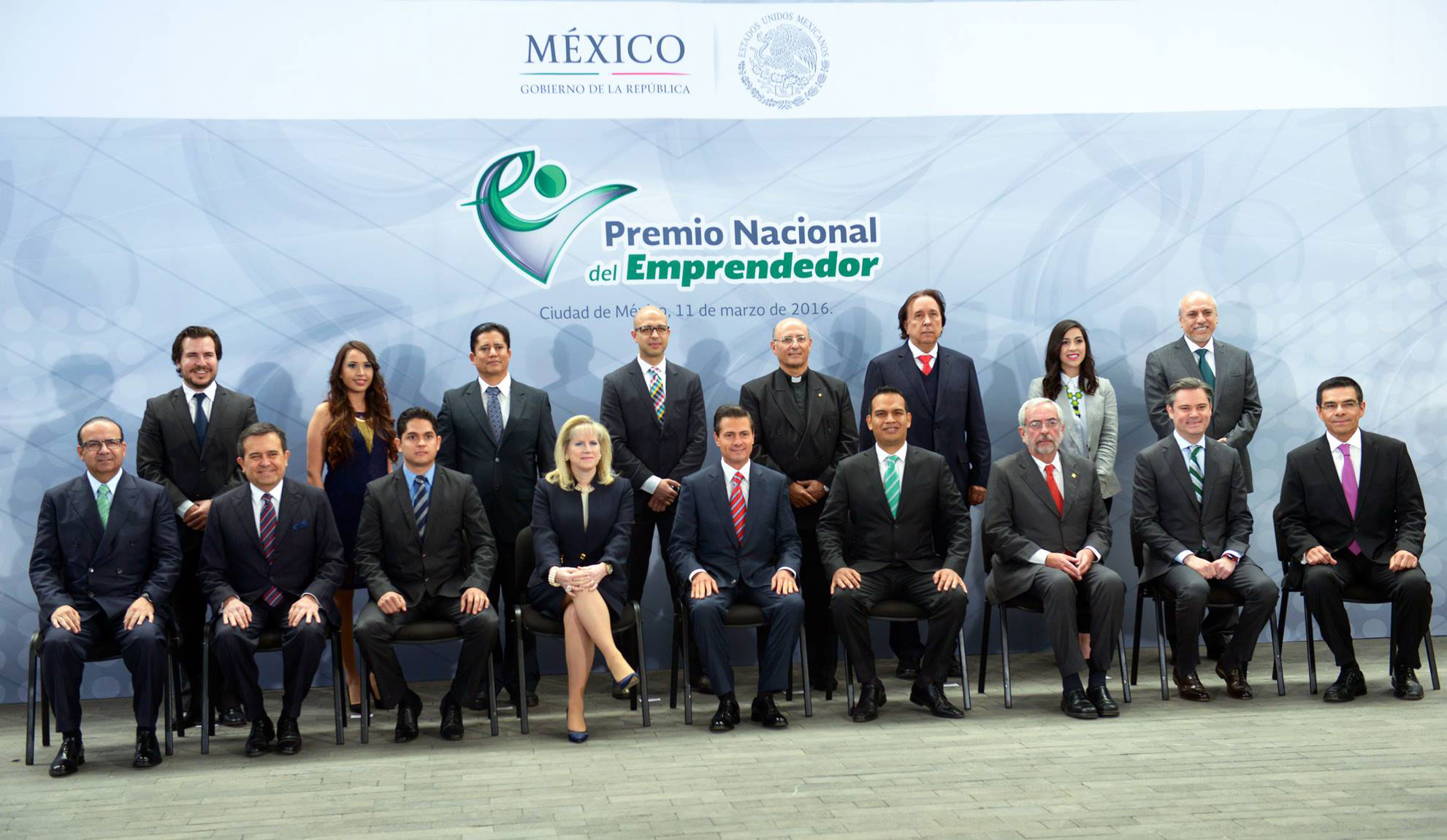 El Secretario del Trabajo y Previsión Social, Alfonso Navarrete Prida, acompañó al Presidente de la República, Enrique Peña Nieto, durante la Entrega del Premio Nacional del Emprendedor 2015.
