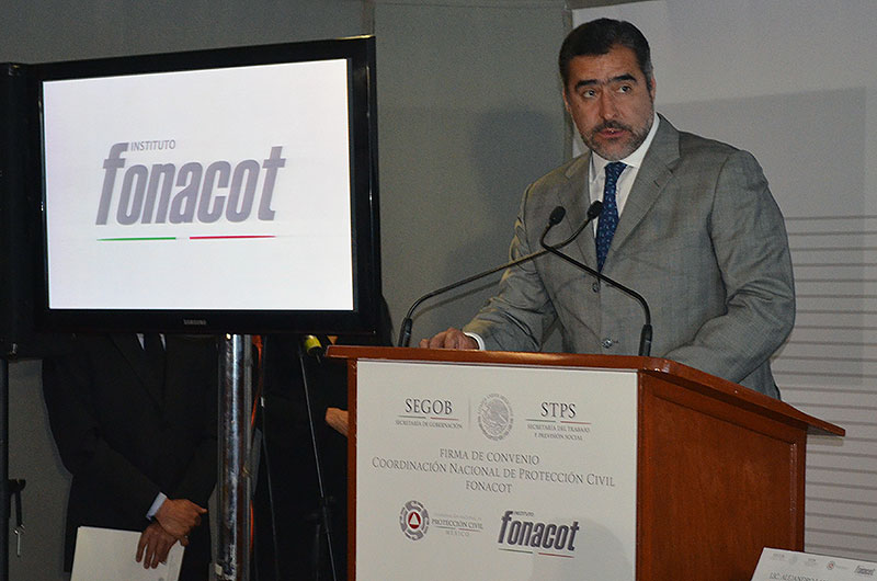 Director General del INFONACOT, César Alberto Martínez Baranda en la firma de convenio INFONACOT - Coordinador Nacional de Protección Civil