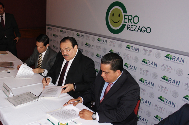Firma del convenio con la Universidad Autónoma del Estado de México.