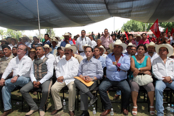 Asistentes al evento por el XCIV aniversario luctuoso del General Emiliano Zapata.
