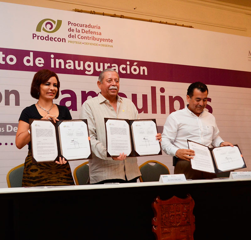 El gobernador de Tamaulipas, Egidio Torre Cantú participó como testigo de honor de la firma del convenio de colaboración entre Prodecon y la CAAAREM.
