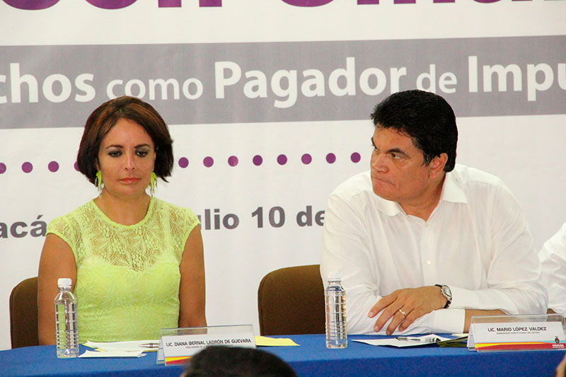 La Procuradora de la Defensa del Contribuyente, Diana Bernal Ladrón de Guevara y el Gobernador de Sinaloa, Mario López Valdez, coincidieron en la importancia de promover los derechos de los pagadores de impuestos y crecer la base de contribuyentes en beneficio del país.