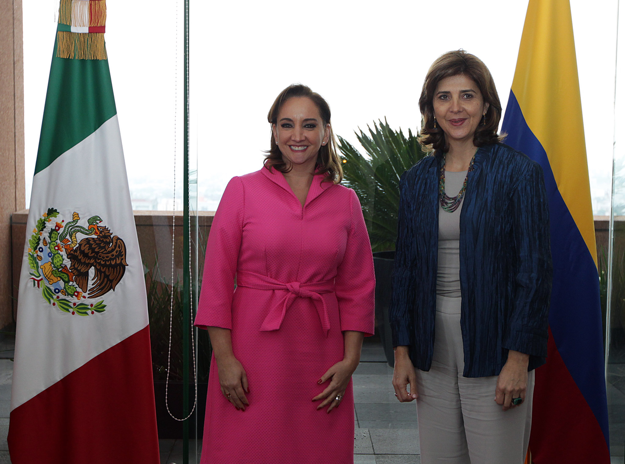 Claudia Ruiz Massieu, Secretaria de Relaciones Exteriores y María Eugenia Holguín, Canciller de Colombia.