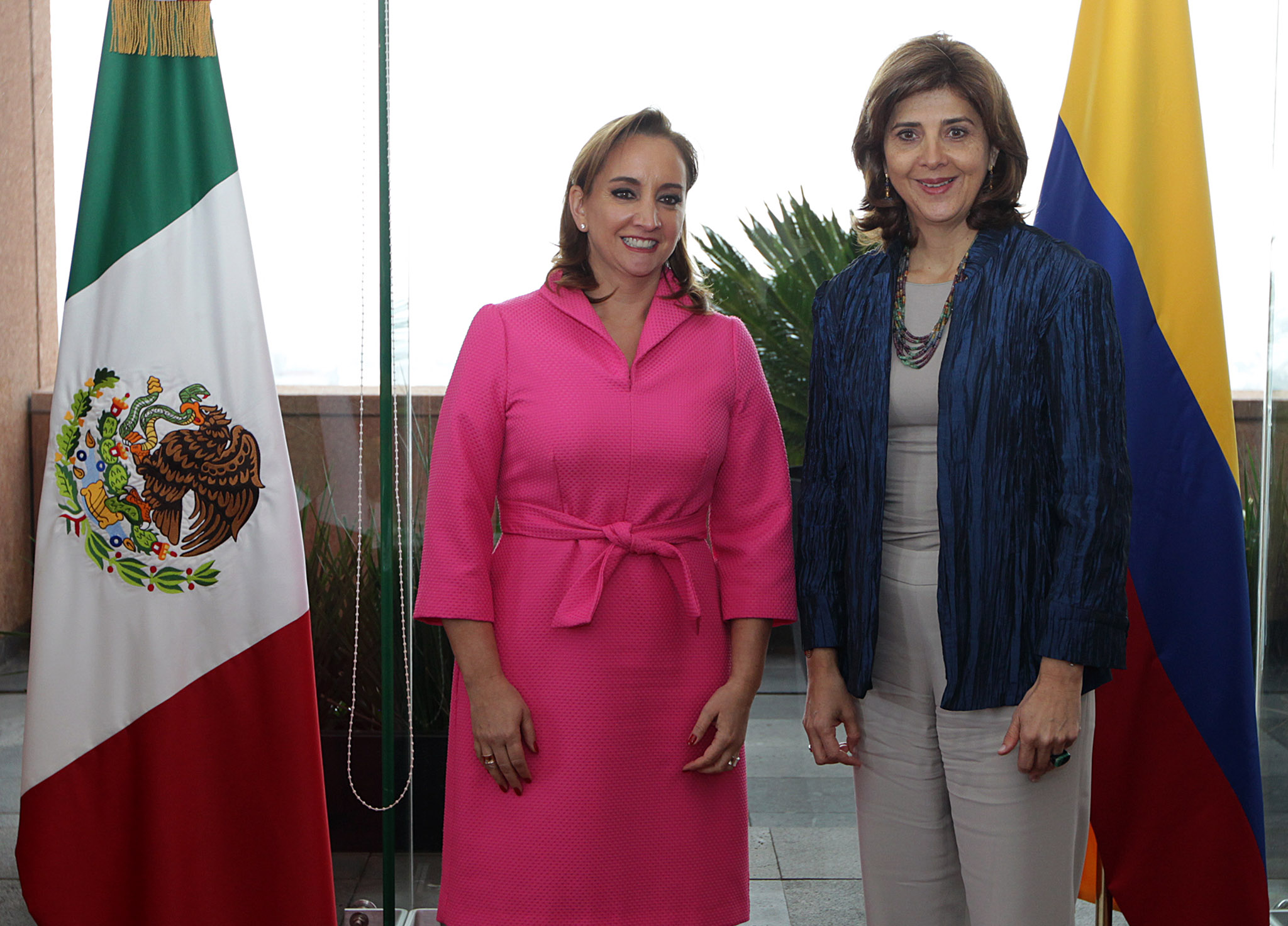 Claudia Ruiz Massieu, Secretaria de Relaciones Exteriores y María Eugenia Holguín, Canciller de Colombia.