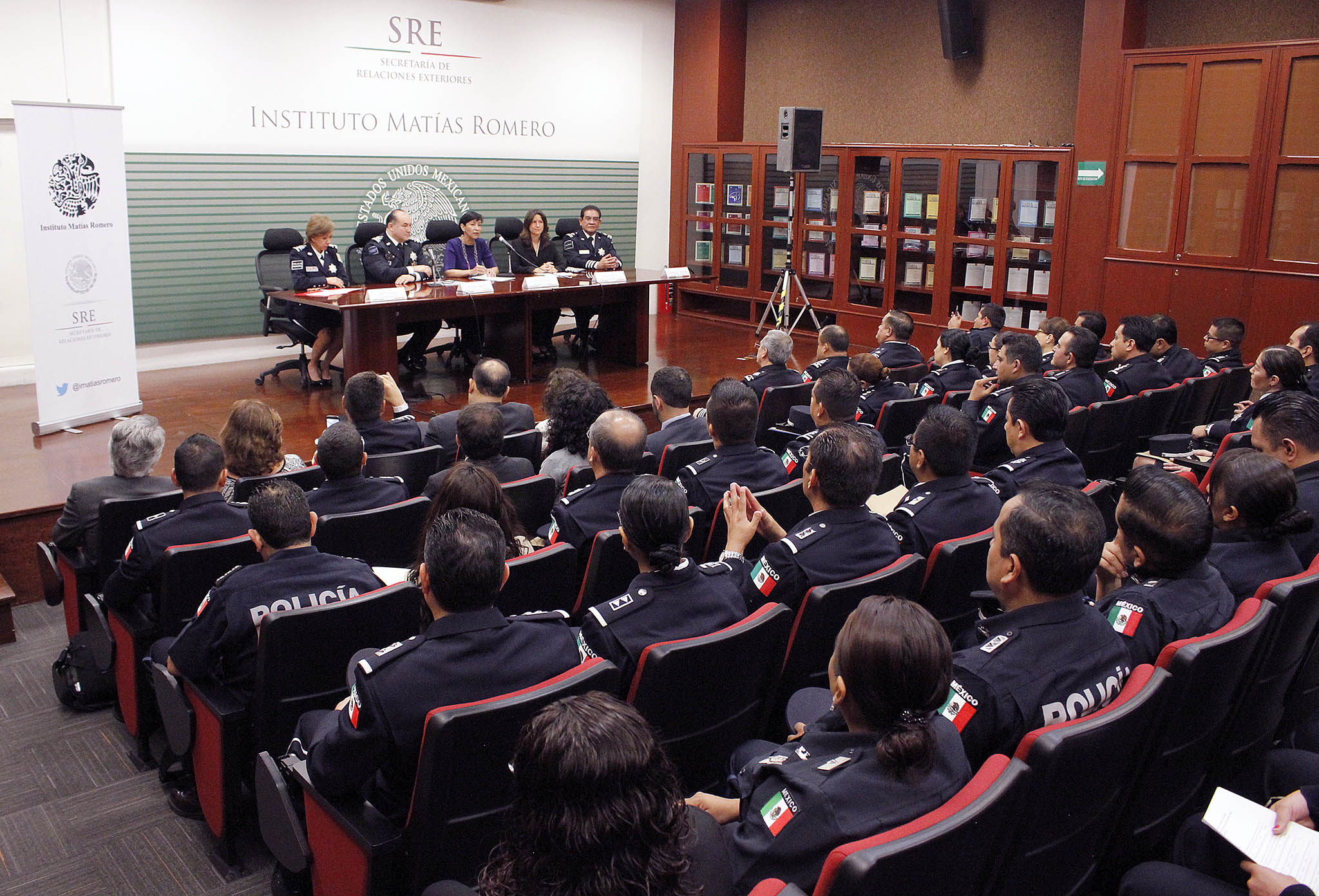 Capacitación a Policías Federales en materia de Diplomacia, Seguridad y Cooperación Internacionales.