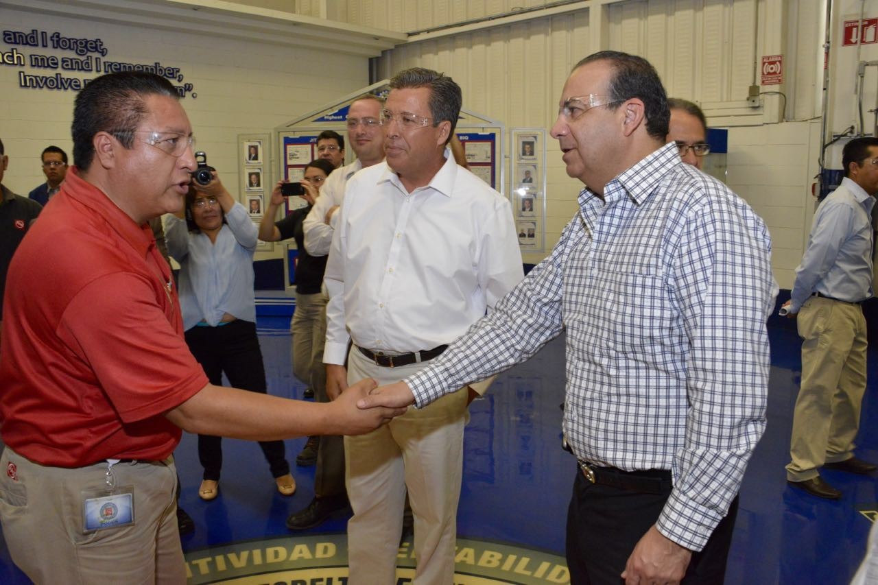 El Secretario Navarrete Prida, acompañado por el Gobernador Miguel Márquez Márquez, durante su gira de trabajo en Silao, Guanajuato.