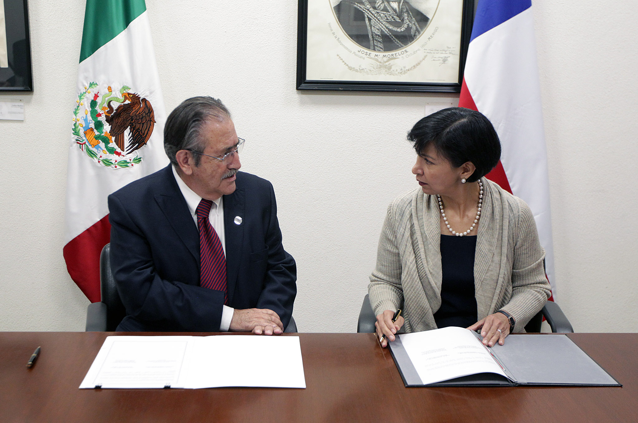 Ricardo Núñez Muñoz, Embajador de Chile en México y Socorro Flores Liera, Subsecretaria para América Latina y el Caribe.