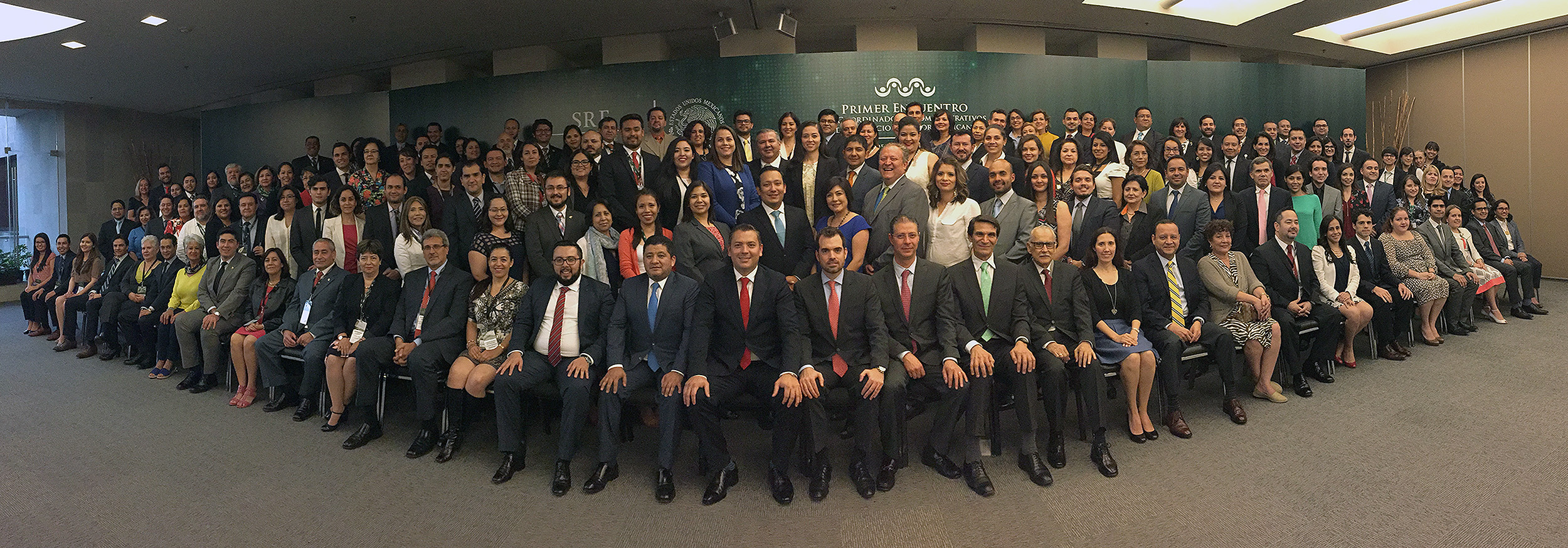 Foto de grupo del 1er Encuentro de Coordinadores Administrativos del Servicio Exterior Mexicano.
