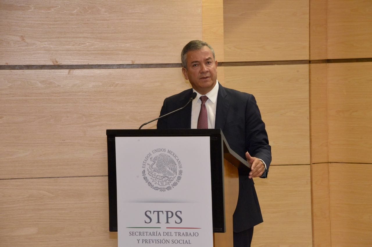 El Subsecretario de Previsión Social, José Adán Ignacio Rubí Salazar, durante su participación en la entrega del Distintivo México Sin Trabajo Infantil.