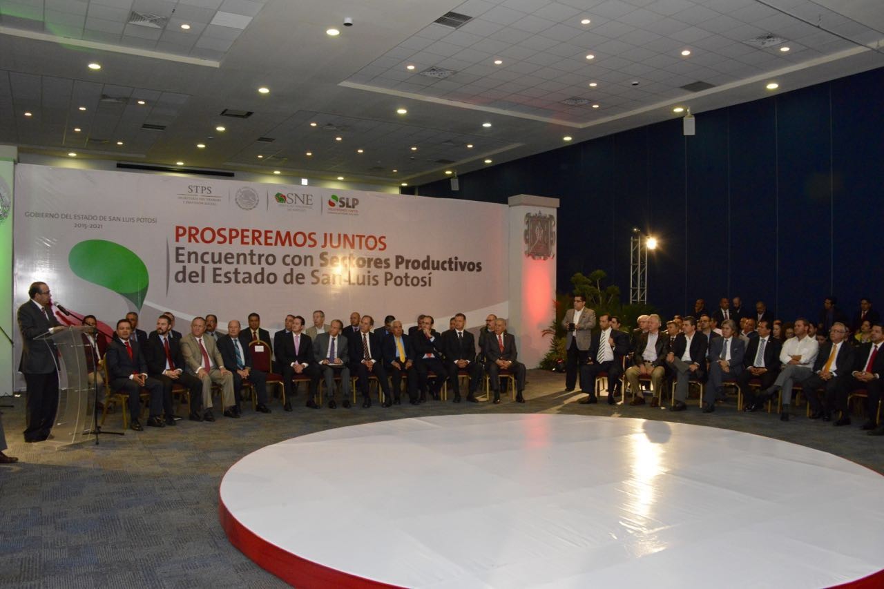 El Secretario Alfonso Navarrete Prida atestiguó la firma de Convenios de Colaboración con la Universidad Autónoma de San Luis Potosí y diversas empresas.