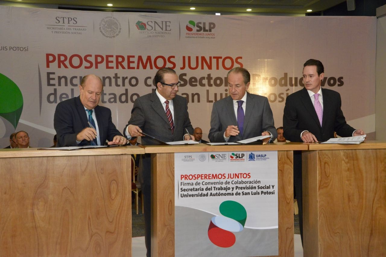 El Secretario Alfonso Navarrete Prida atestiguó la firma de Convenios de Colaboración con la Universidad Autónoma de San Luis Potosí y diversas empresas.