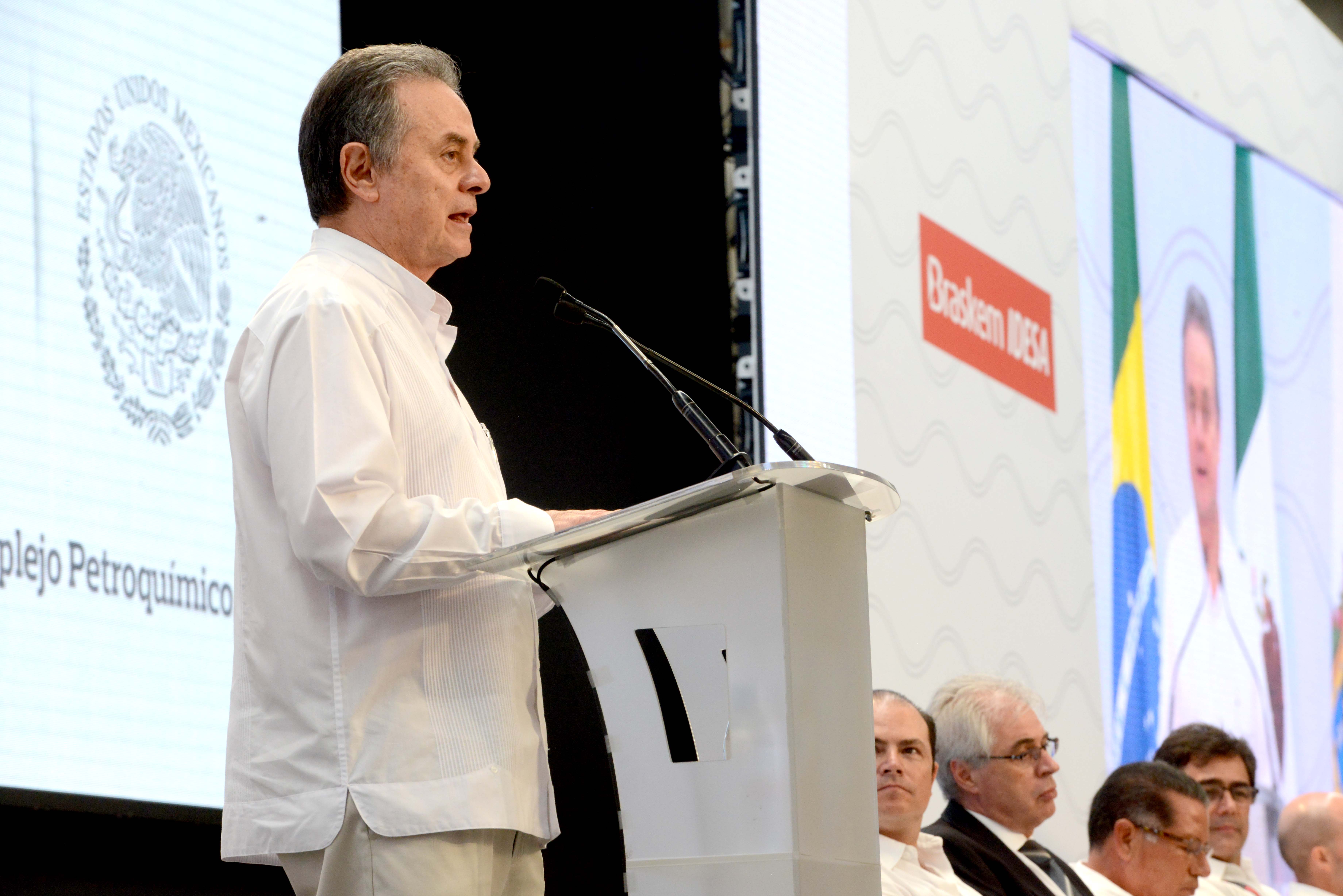 El Secretario de Energía, Licenciado Pedro Joaquín Coldwell, encabezó la inauguración del Complejo Petroquímico Etileno XXI, estuvo acompañado del Director General de Petróleos Mexicanos, José Antonio González Anaya.