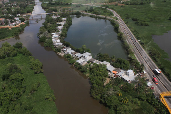 David Korenfeld y Arturo Núñez destacaron que es fundamental ubicar la realidad del estado de Tabasco, ya que sus ríos, lagos y lagunas lo hacen vulnerable a las inundaciones.