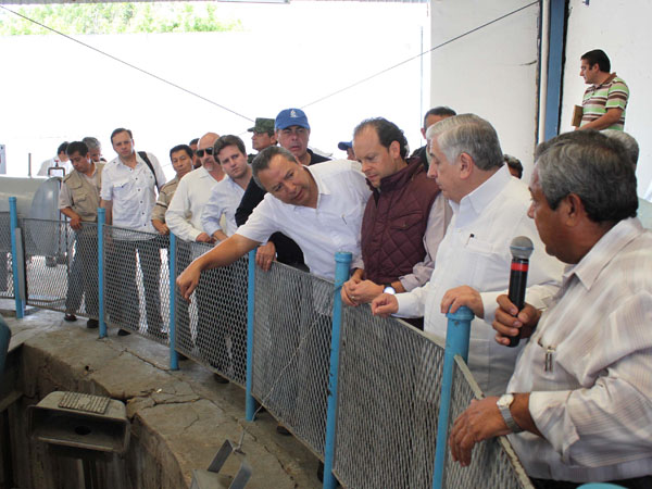 El Doctor David Korenfeld indicó que se integrará un proyecto hidráulico que también fortalecerá los servicios de agua potable y alcantarillado en Villahermosa.
