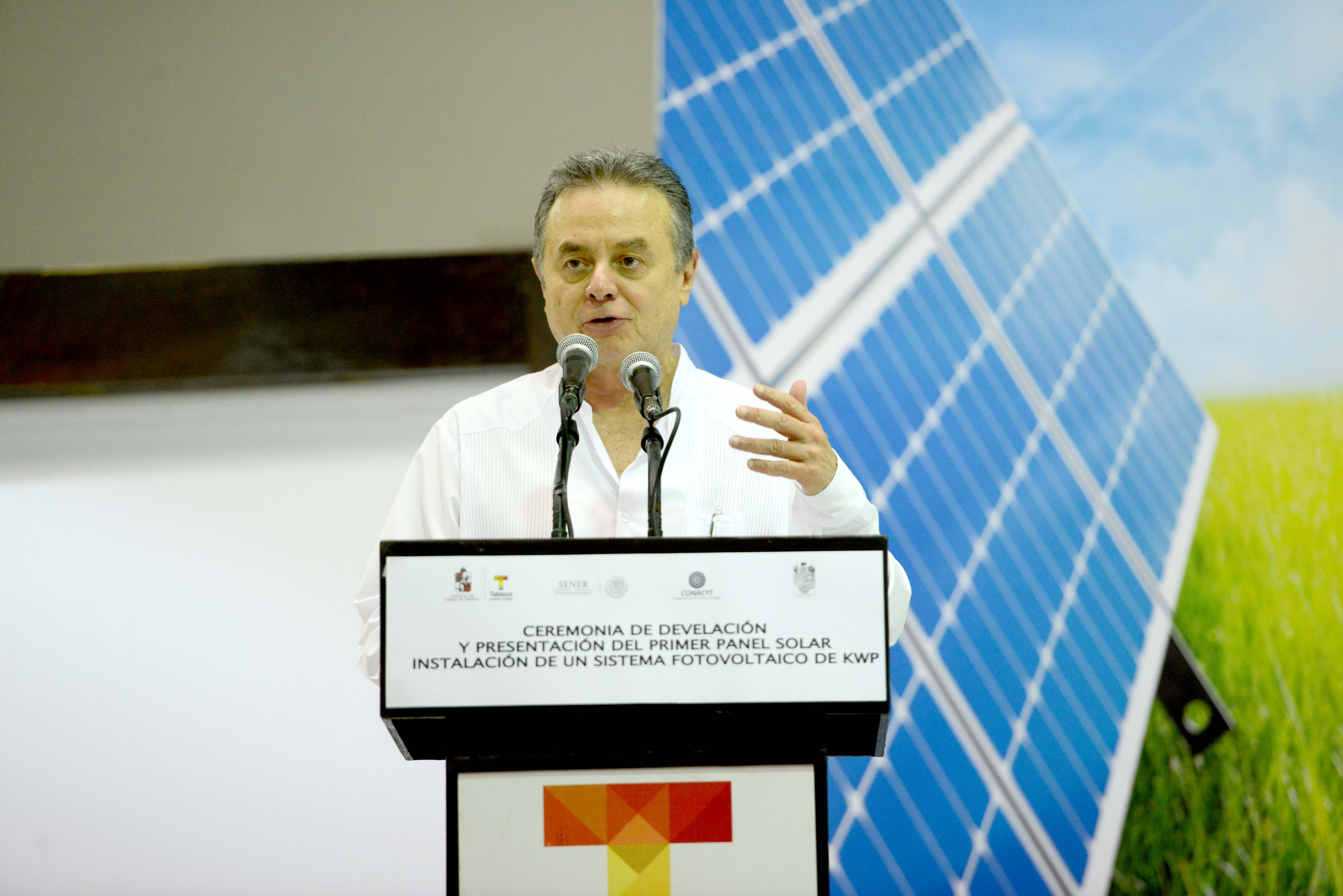El Secretario Pedro Joaquín Coldwell asistió a la puesta en marcha de un sistema fotovoltaico en la Universidad Popular de la Chontalpa, el cual recibirá apoyos como parte de las convocatorias de “Fortalecimiento Institucional para la Sustentabilidad Energética”.