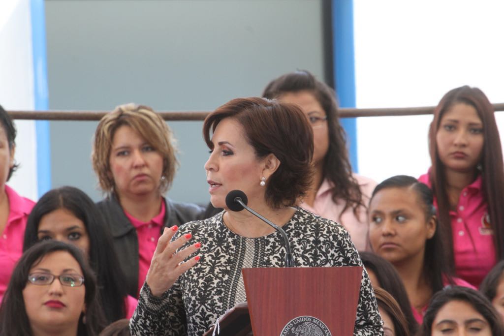 La Secretaria Rosario Robles destacó frente a cientos de mujeres que la "Ciudad de las Mujeres" es un proyecto que se retoma de la experiencia de El Salvador.