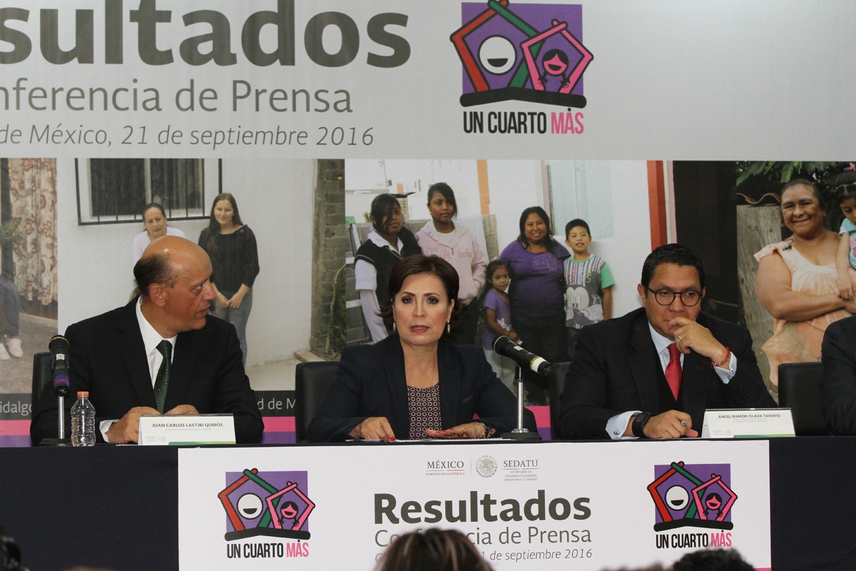 Rosario Robles dijo que antes del gobierno del Presidente Peña Nieto no existía ninguna estrategia gubernamental ni política pública que combatiera el hacinamiento o planteara mejorar los espacios de las viviendas, dijo la secretaria de Desarrollo Agrario, Territorial y Urbano.