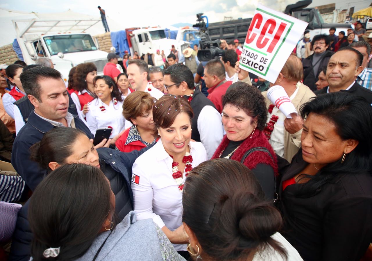 Rosario Robles fue recibida calurosamente por mujeres integrantes de la Central Campesina Independiente