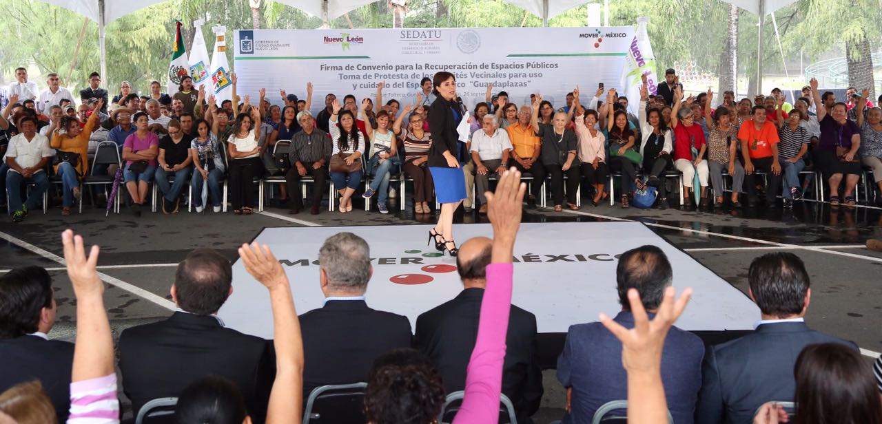 Frente a los ciudadanos de Guadalupe, Nuevo León, Rosario Robles Berlanga reiteró la importancia de la participación ciudadana en las acciones de rescate de espacios públicos “porque ustedes saben lo que tenemos que hacer”. 