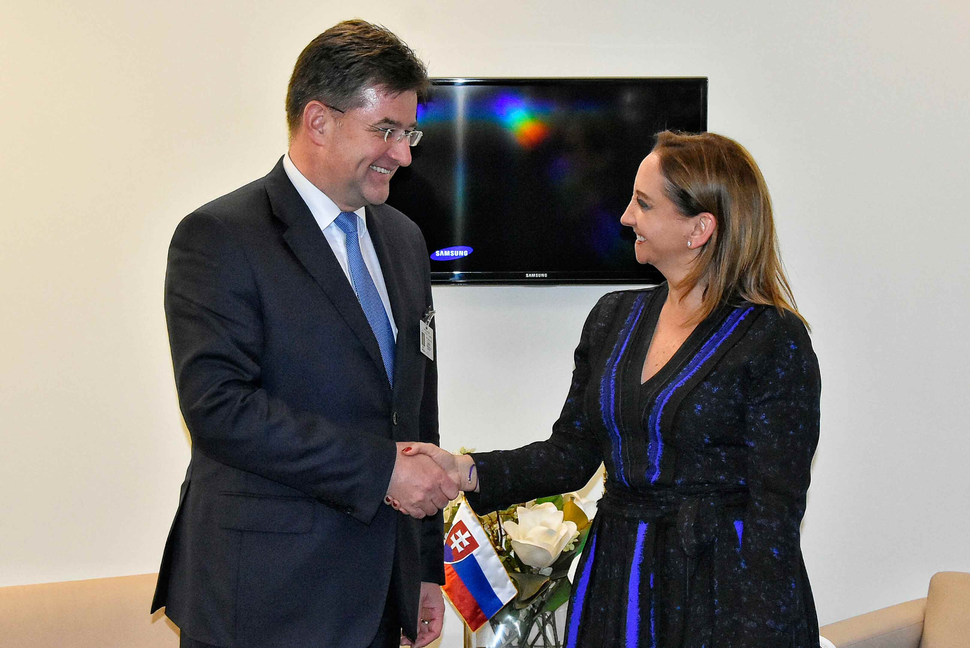 Canciller Claudia Ruiz Massieu con el Canciller Miroslav Lajčák de la República Eslovaca.