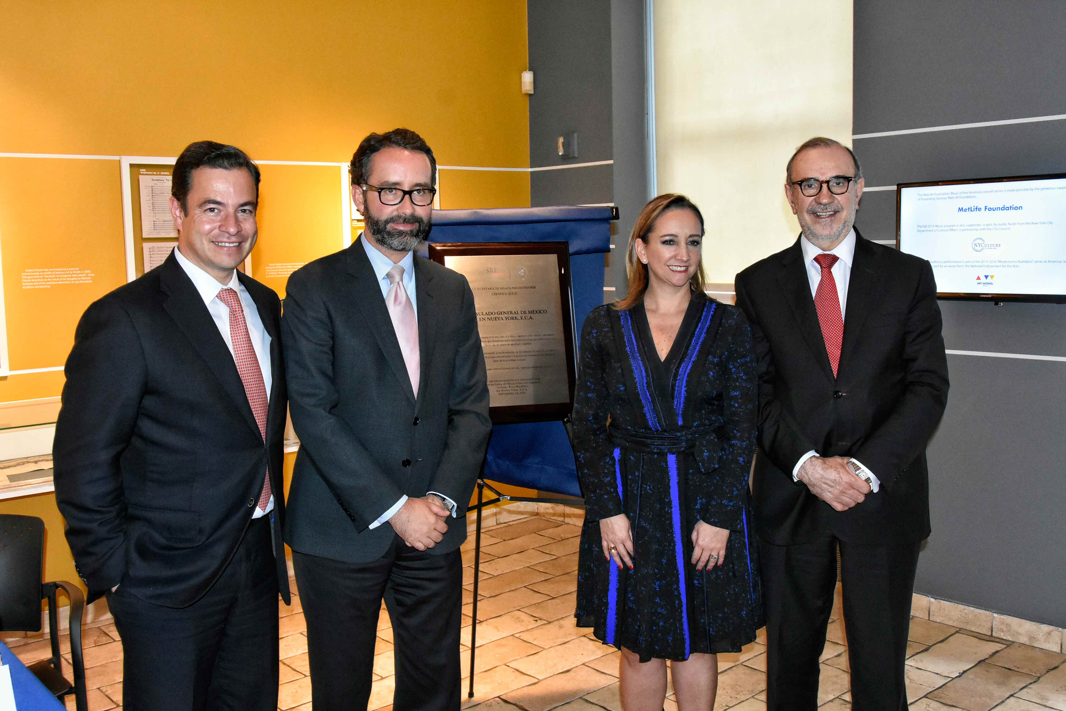 La Canciller Claudia Ruiz Massieu entregó reconocimiento al Consulado General de México en Nueva York.