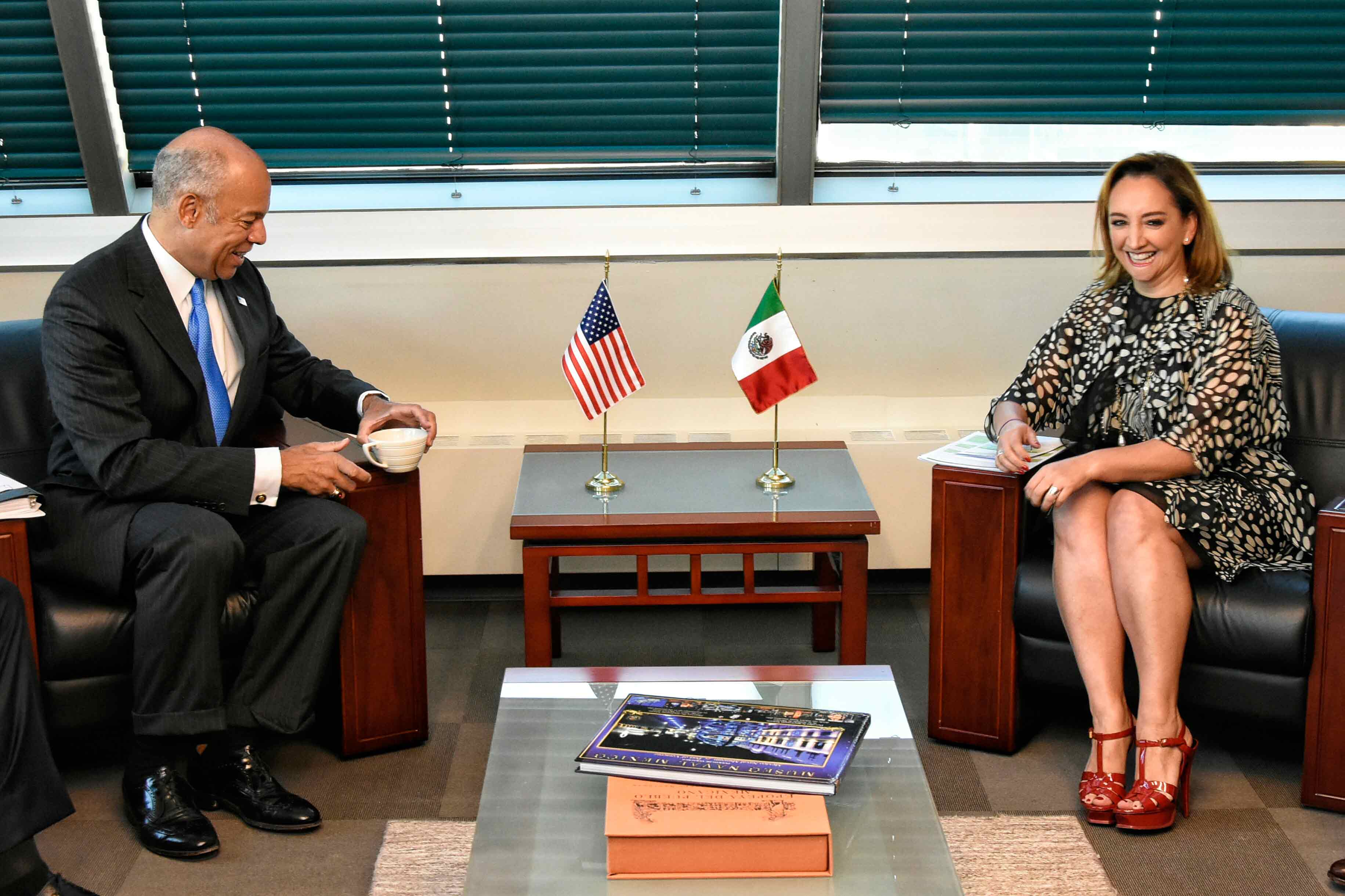 Canciller Claudia Ruiz Massieu con Jeh Jhonson Secretario de Seguridad Nacional de los Estados Unidos.