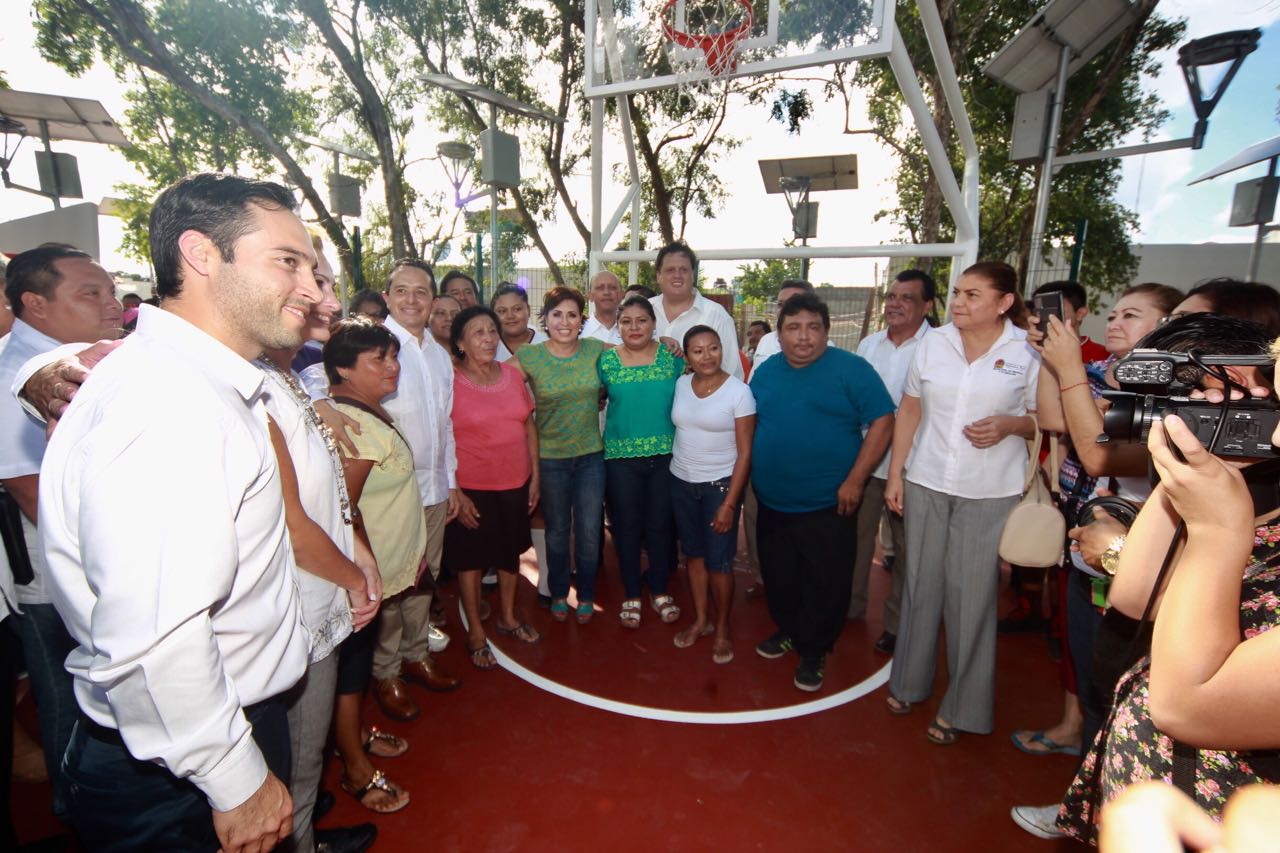 La secretaria de Desarrollo Agrario Territorial y Urbano, Rosario Robles Berlanga, participo de las actividades que se imparten en el parque Altamar y la Unidad Deportiva “Independencia”, en la Isla de Cozumel, Quintana Roo.