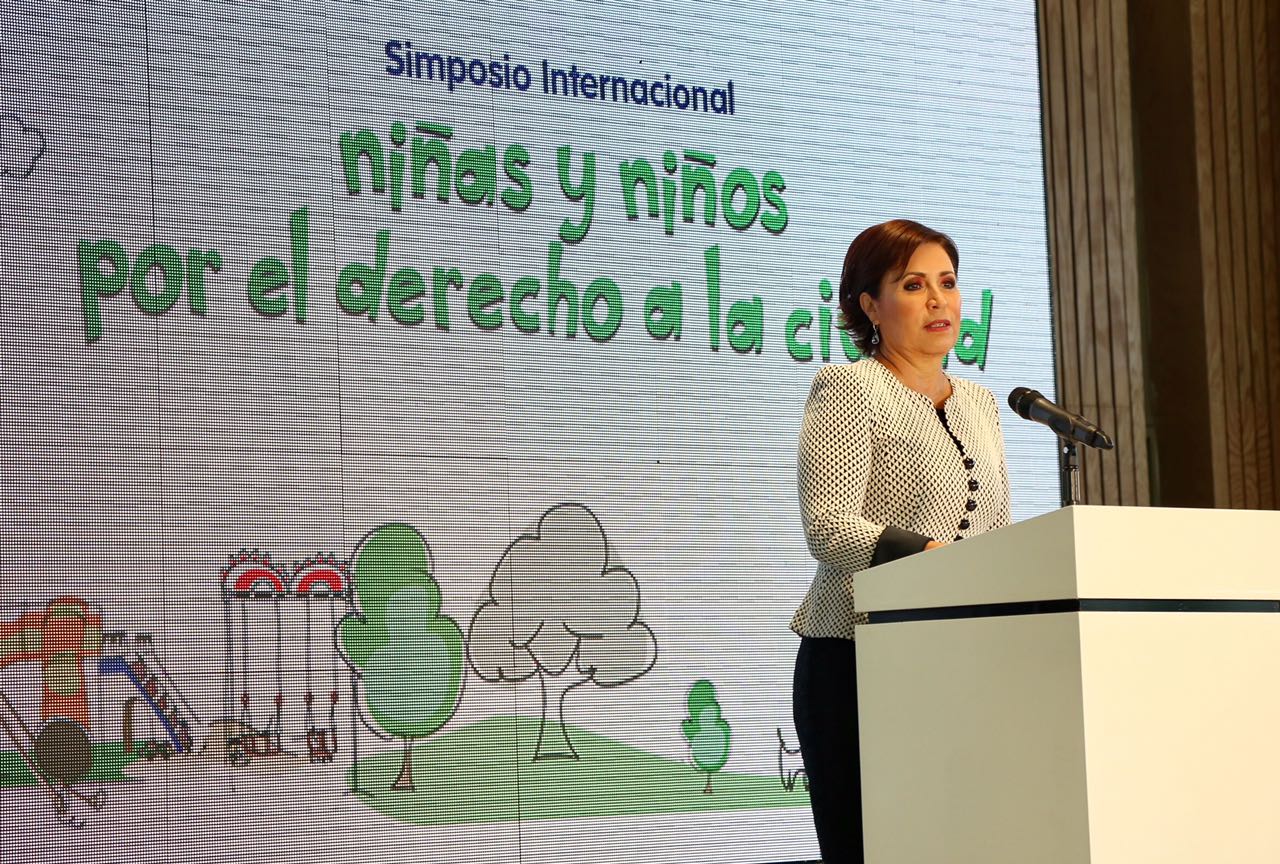 La titular de la SEDATU, Rosario Robles durante su participación en el Simpo Internacional “Niñas y Niños por el Derecho a la Ciudad”.