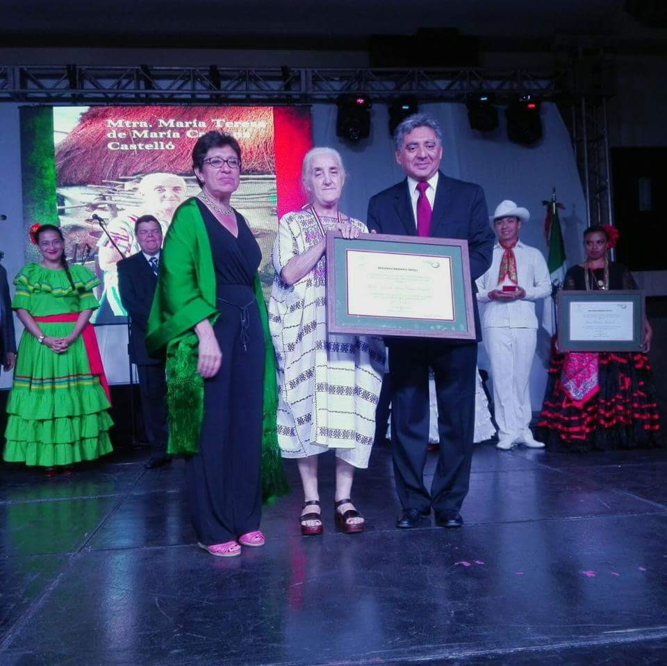 Entrega Reconocimiento Ohtli Sra. María Teresa de María Campos en Consulmex San Pedro Sula.
Septiembre 2016