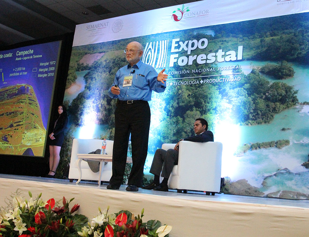 Conferencia Magistral "Uso para la conservación de la biodiversidad", impartida por José Sarukhán Kermez, coordinador nacional de CONABIO.