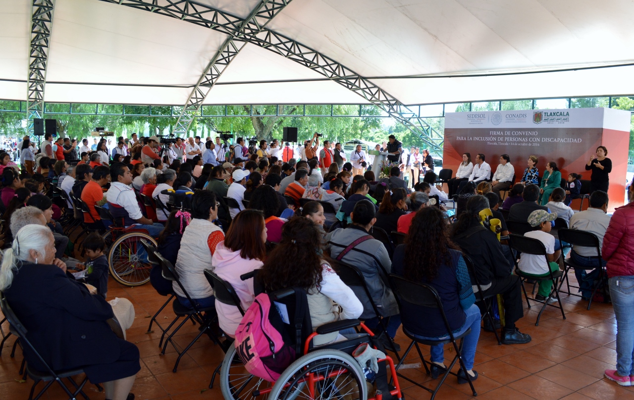 Público asistente a la firma del Convenio de Colaboración CONADIS - Gobierno del Estado de Tlaxcala