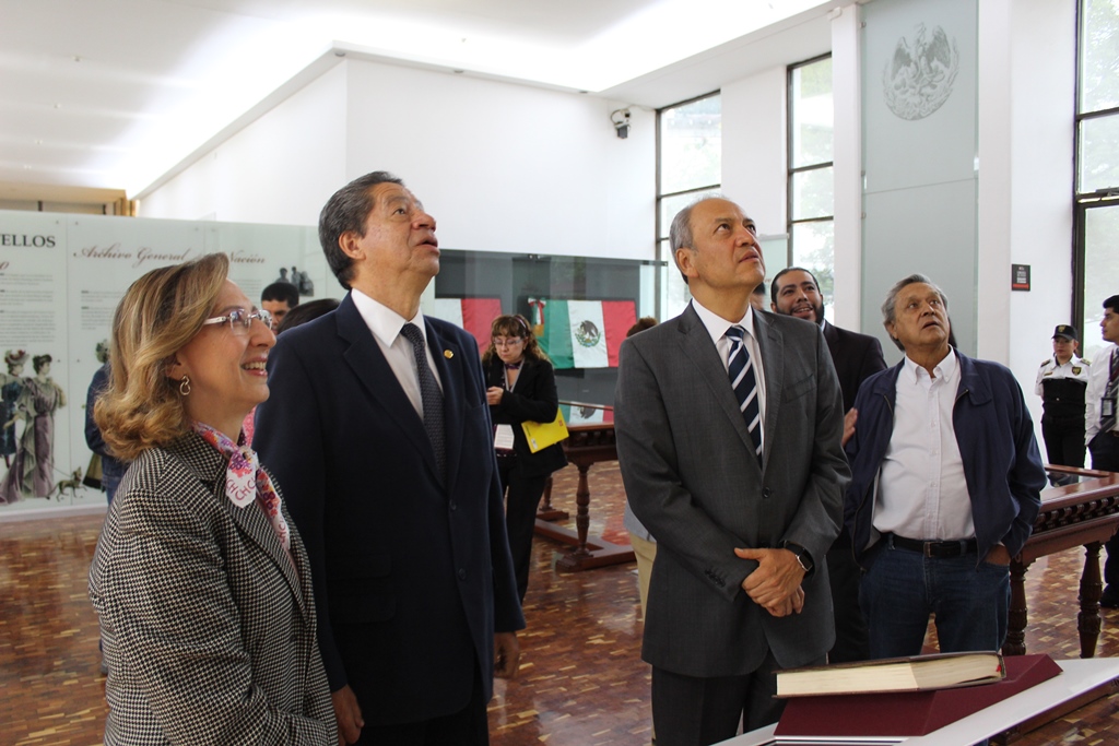 Mercedes de Vega, directora general del AGN; Julio G. Mendoza Álvarez, secretario general del IPN; y Miguel Ángel Álvarez Gómez, secretario Académico del IPN.